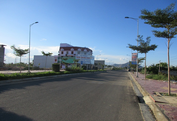 Góc đường Nguyễn Tri Phương, hướng từ Quảng trường 16/4 đi vào khu đô thị Đông Bắc (khu K1).