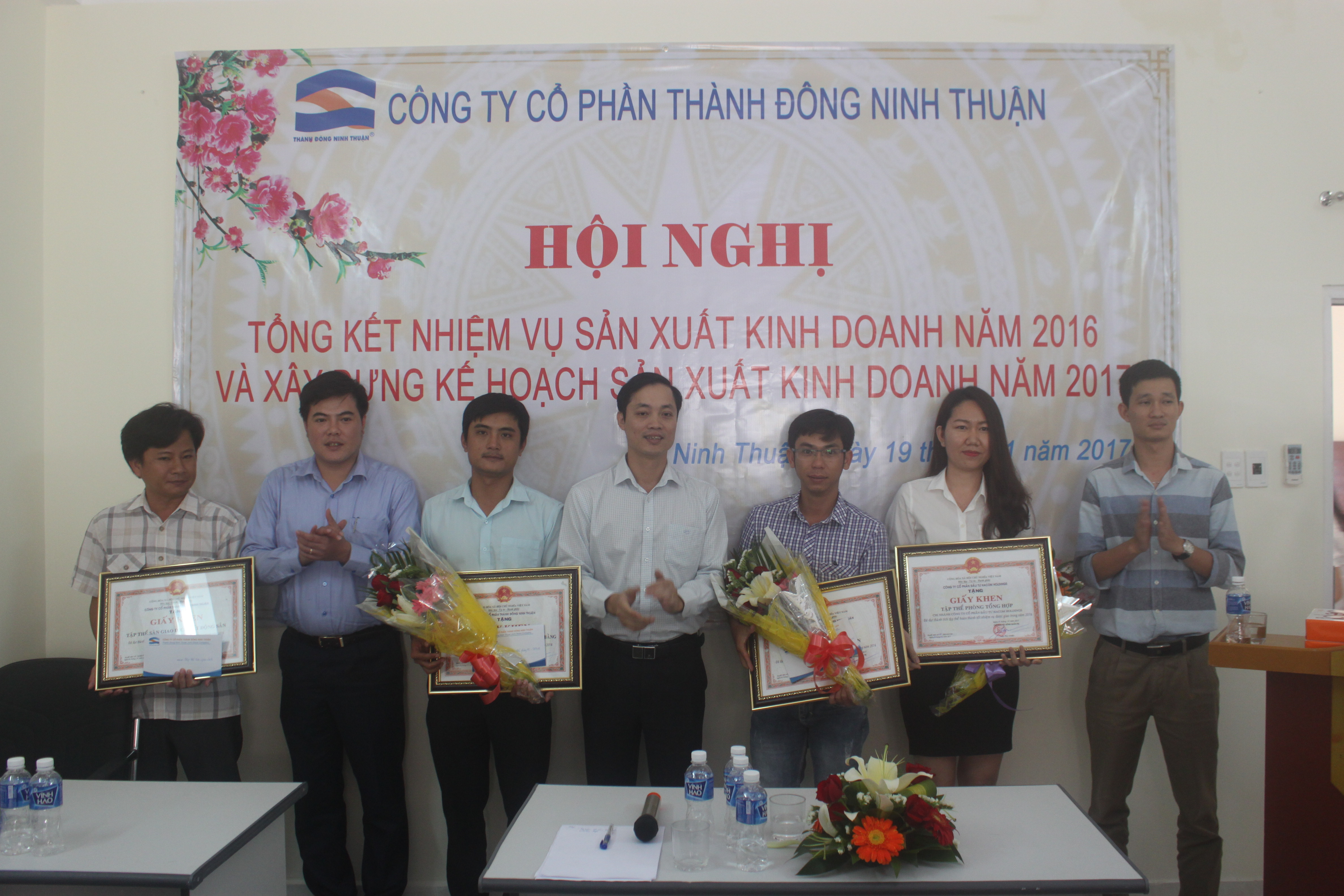 Danh hiệu tập thể hoàn thành xuất sắc nhiệm vụ và hoàn thành tốt nhiệm vụ 2016